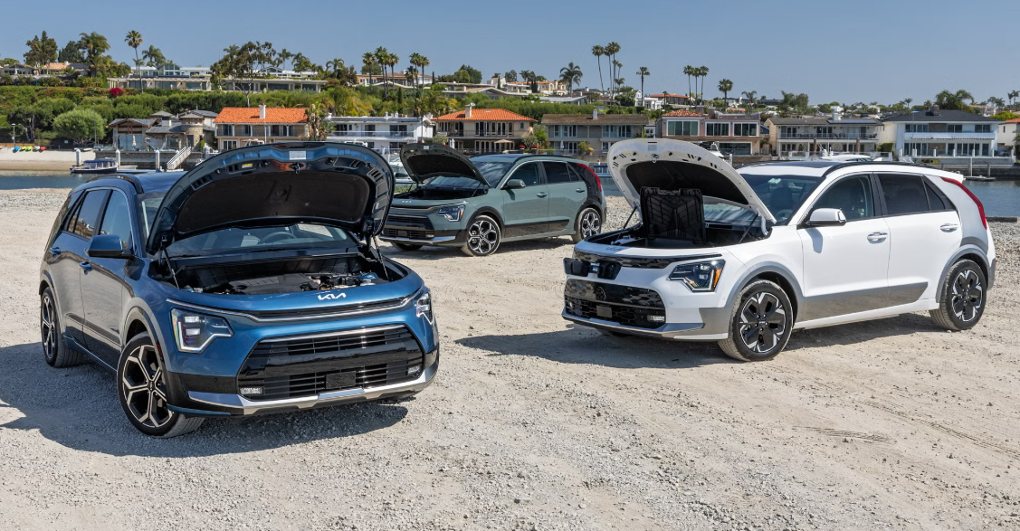 Electric Cars vs. Hybrid Cars: What’s the Difference?